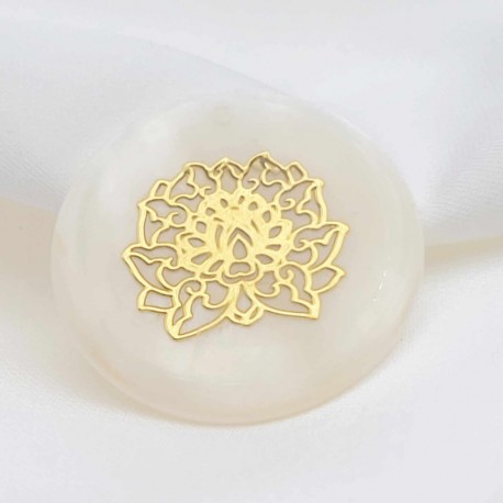 2 breloques pendentifs nacre blanc gravure fleur de lotus or 31mm