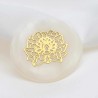 1 pendentif  nacre blanc gravure fleur de lotus or 31mm