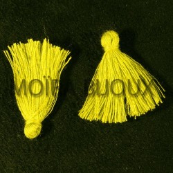 10 pompons breloque coton couleur vert anis  25x5mm