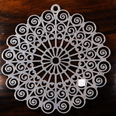 2 grandes estampes rosace laiton argenté filigrane  40mm