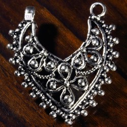 2 pendentifs connecteur ethnique arabesque  coeur  vintage argenté vieilli 24x21mm