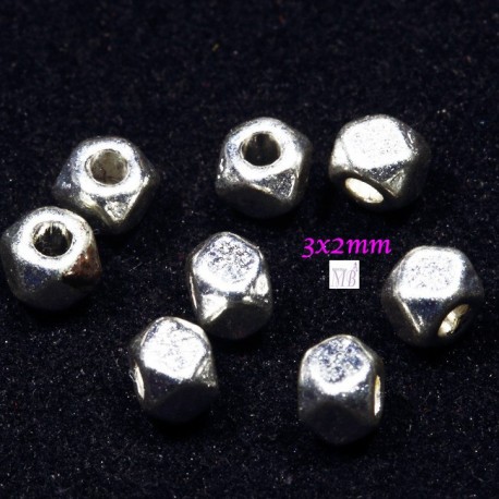 20 perles polygone métal argenté miniature 3x2mm