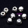 20 perles polygone métal argenté miniature 3x2mm