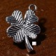 10 breloques trèfle métal argenté ciselées 18x12mm