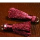 2 pompons de soie bordeaux montés sur anneau or 30x15mm