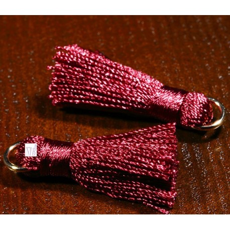 2 pompons de soie bordeaux montés sur anneau or 30x15mm