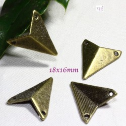 10 breloques connecteur triangle  bronze lisse 18x16mm