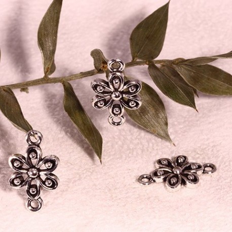 20 connecteurs fleur métal argente vieilli 25.5x10.6mm