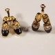 2 breloques émaillés chausson de danse noir et doré 26x16mm