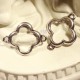 10 connecteurs fleurs trèfles couleur argent  18x13,5mm