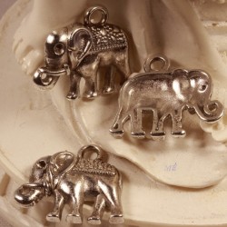 10 breloques éléphant miniature métal argenté 17X13MM