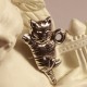 10 breloques chat couché métal argenté 20x11mm