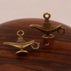10 breloques lampe Aladin métal couleur bronze 20x10mm