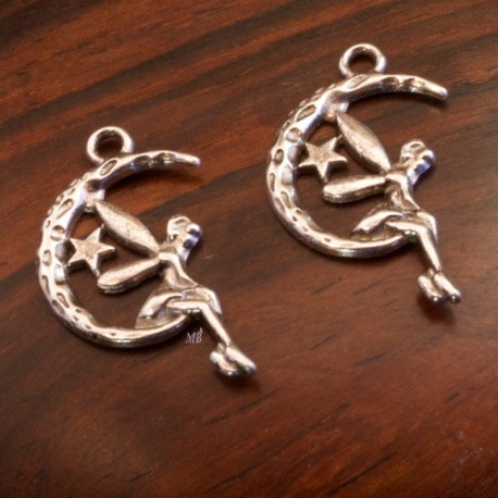 10 breloques fée sur un quartier de lune métal  argenté 26x14mm