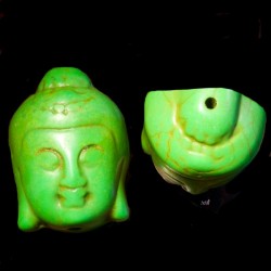 6 perles têtes  de bouddha en Howlite  teintée vert prairie en relief 29x20mm