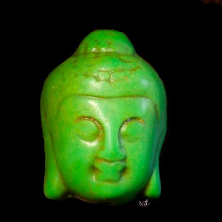 2 perles têtes  de bouddha en Howlite  teintée vert  en relief 29x20mm