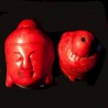 6 perles têtes  de bouddha en Howlite  teintée rouge  en relief 29x20mm