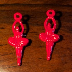 6 breloques danseuse en laiton laqué rouge 19x8mm