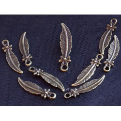 20 breloques feuilles à relief couleur bronze fines 25x6mm