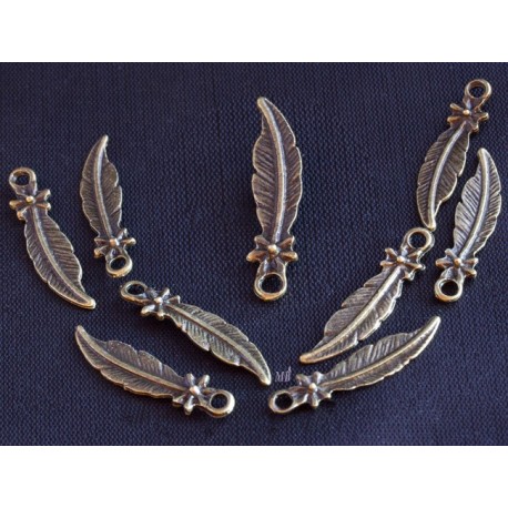 20 breloques feuilles à relief couleur bronze fines 25x6mm