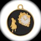 1breloque médaillon  émaillé bordure doré Alice et l'horloge" fond noir  23mm