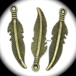 10 breloques feuilles effilés zinc couleur bronze 27x6mm