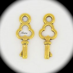 10 breloques clefs découpe trèfle métal doré 16x6,5mm