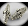 2 perles toupie métal argenté esprit ethnique striée ovale 22x10mm