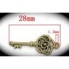 10 breloques clefs ciselées fleurs  métal couleur bronze 28x11mm