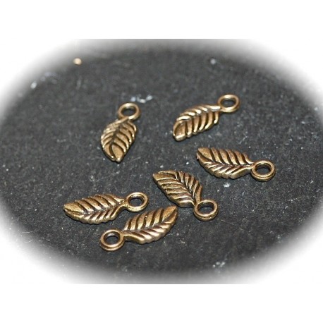 20 breloques feuilles miniatures réversible métal couleur bronze 14x6mm