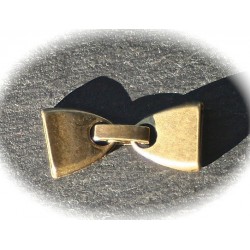 1 fermoir  clips deux parties métal couleur bronze  28x15mm
