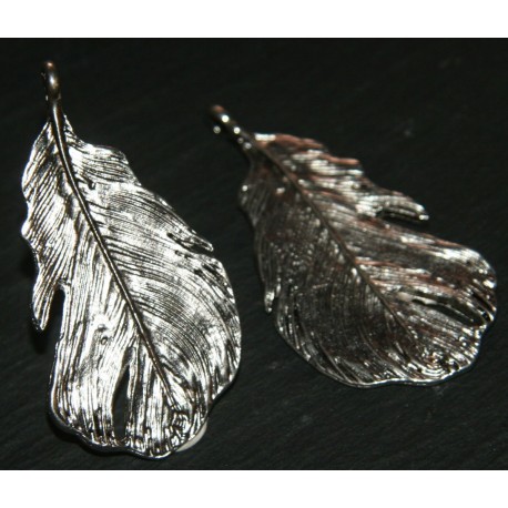 2 breloques feuille GM métal argenté 50x24mm