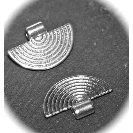 4 connecteurs demi lune intercalaires  argentés 25x17mm