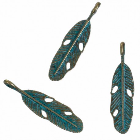 10 breloques  feuilles  patines vert de  gris 28x7mm