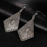 1 paire de boucle d 'oreille losange ethnique metal argente attache indienne acier 45x29mm