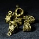 20 belières triangle bronze ciselée 13,5x8mm