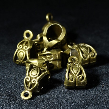 20 belières triangle bronze ciselée 13,5x8mm