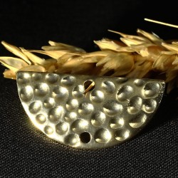 4 connecteurs demi lune martelé  doré 30x15mm