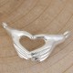 1connecteur coeur main jointe  en métal argente 21x12mm