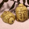 2 perles têtes  de bouddha en Howlite  teintée jaune pale en relief 29x20mm