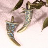 2 breloques corne tribal patine vert de gris 30x13mm