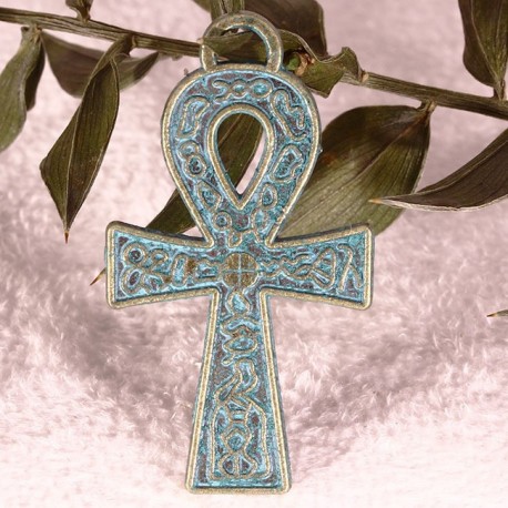 2 breloques croix Egyptienne patine  vert de gris 37x21mm