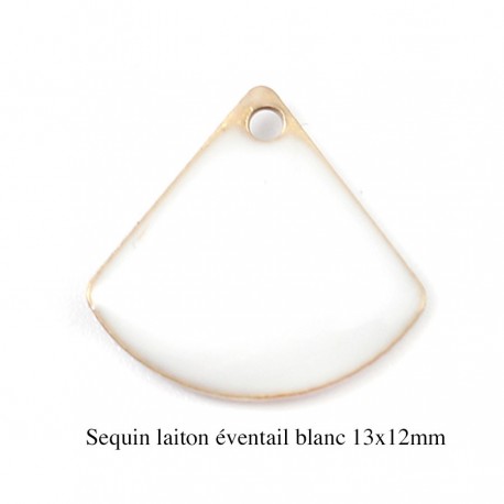 4 breloques sequin laiton éventail émail blanc 13x12mm