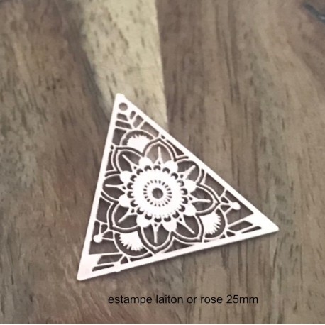 4 Pendentifs estampe laser laiton or rose  25mm triangle