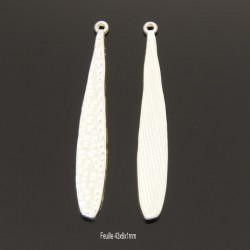 4 breloques feuille longues martelé argenté  43x6mm