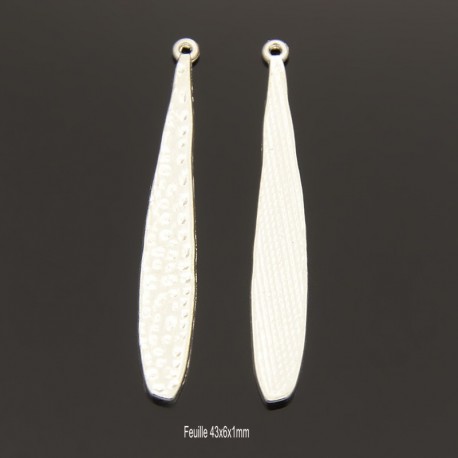 4 breloques feuille longues martelé argenté  43x6mm