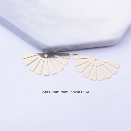 4 estampes P.Modele  laiton plaqué or demi soleil 23x12mm