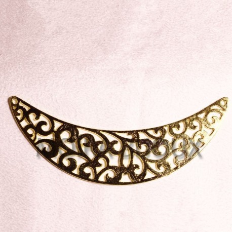 1grand plastron demi-lune  ciselé laiton doré 84x33mm